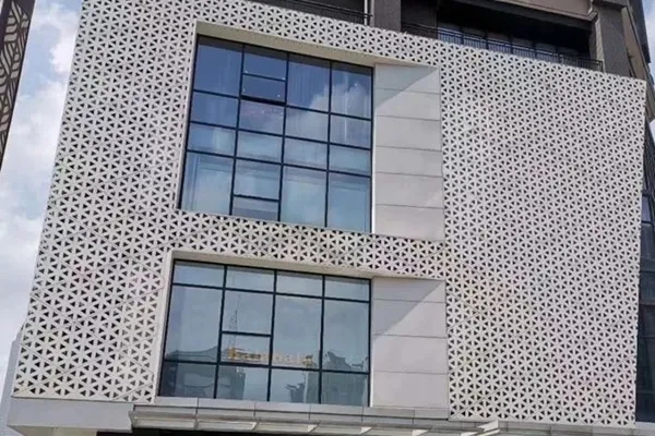 幕墻鋁單板臟了怎么清潔？