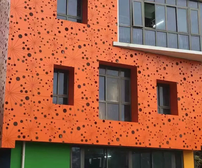 廠家介紹鏤空雕花鋁單板